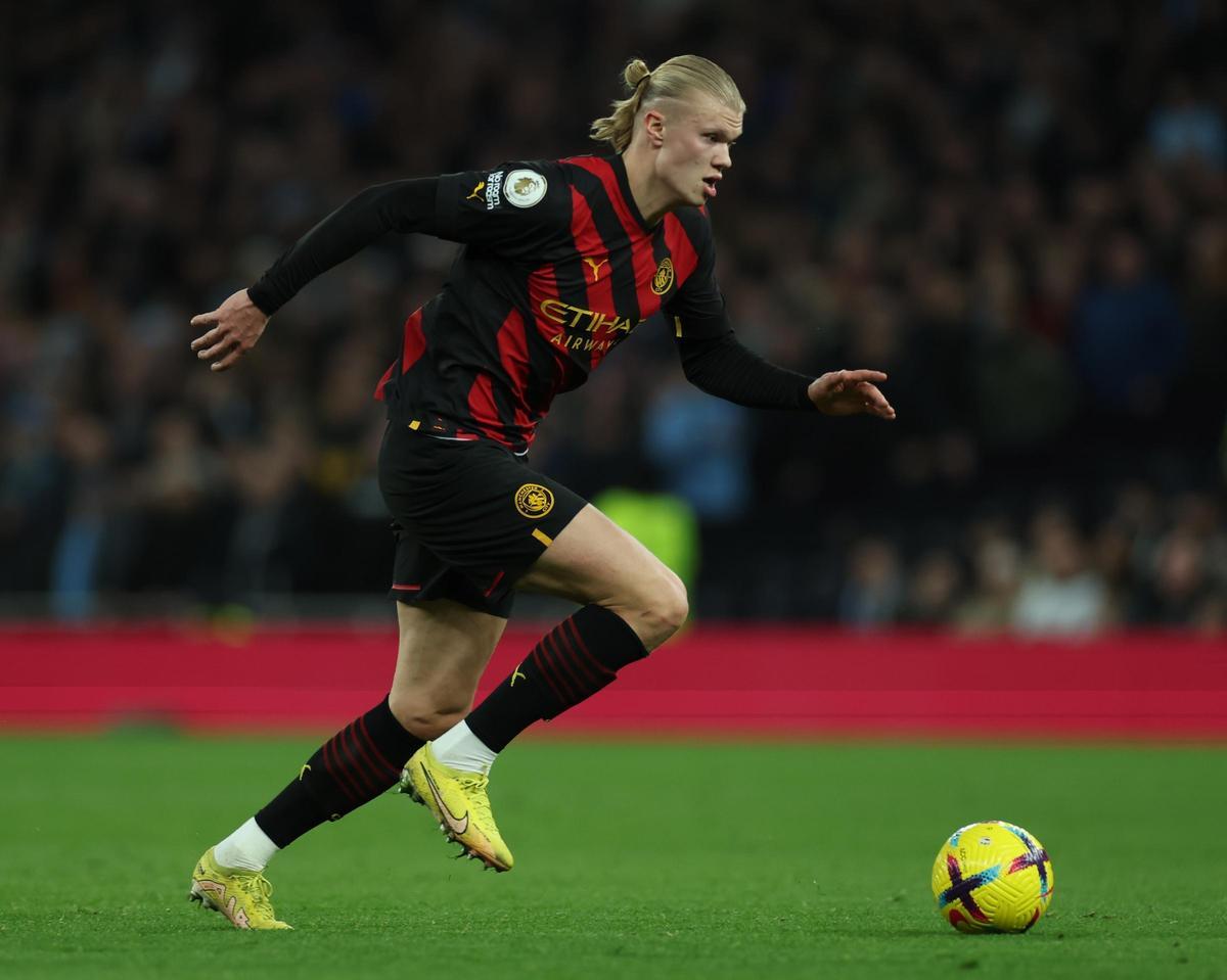 Erling Haaland: El gran nombre. El noruego acapararía todas las miradas en caso de verse envuelto en la sanción del City. Con la famosa cláusula de salida y con toda Europa pretendiendo sus servicios, difícilmente el City podría retener a su estrella si acaban por verse duramente castigados. Erling Haaland: El gran nombre. El noruego acapararía todas las miradas en caso de verse envuelto en la sanción del City. Con la famosa cláusula de salida y con toda Europa pretendiendo sus servicios, difícilmente el City podría retener a su estrella si acaban por verse duramente castigados.