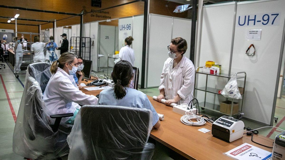 Profesionales sanitarias trabajando en uno de los nuevos pabellones Salut