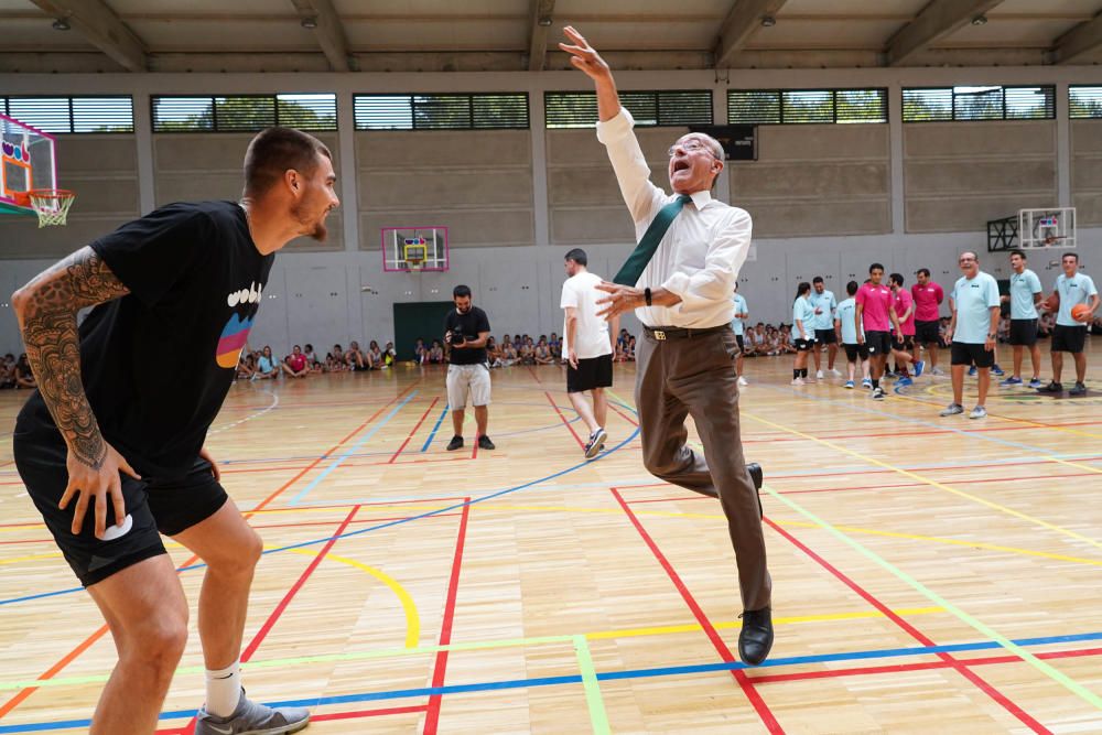 Los invitados a la presentación realizan actividades con los chicos del Campus