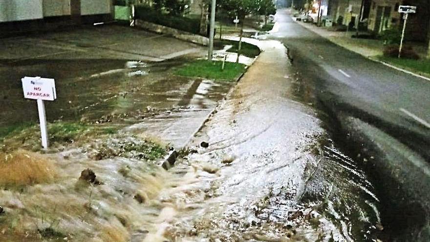 Rotura de tubería en el polígono de Bergondo