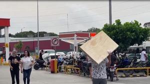 Residentes en la costa de México se preparan para la llegada de la tormenta tropical Chris