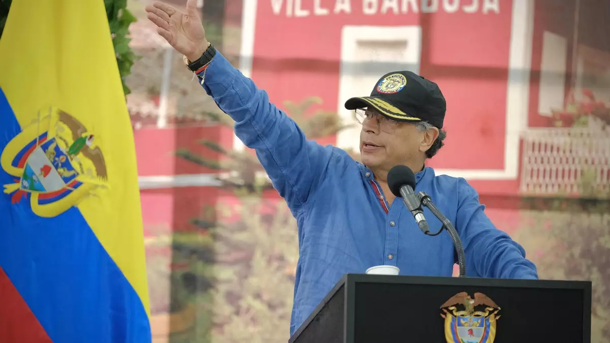 Petro enfila su último año de presidencia en Colombia con el logro de reducir la pobreza y el fracaso de su plan de "paz total"