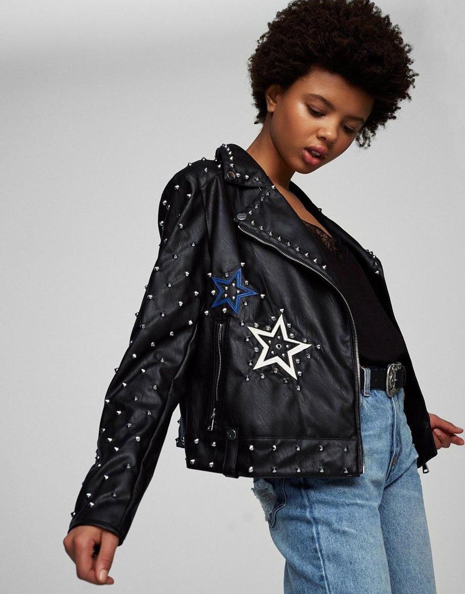 Biker de estrellas de Pull&amp;Bear (Precio: 34.99 euros)