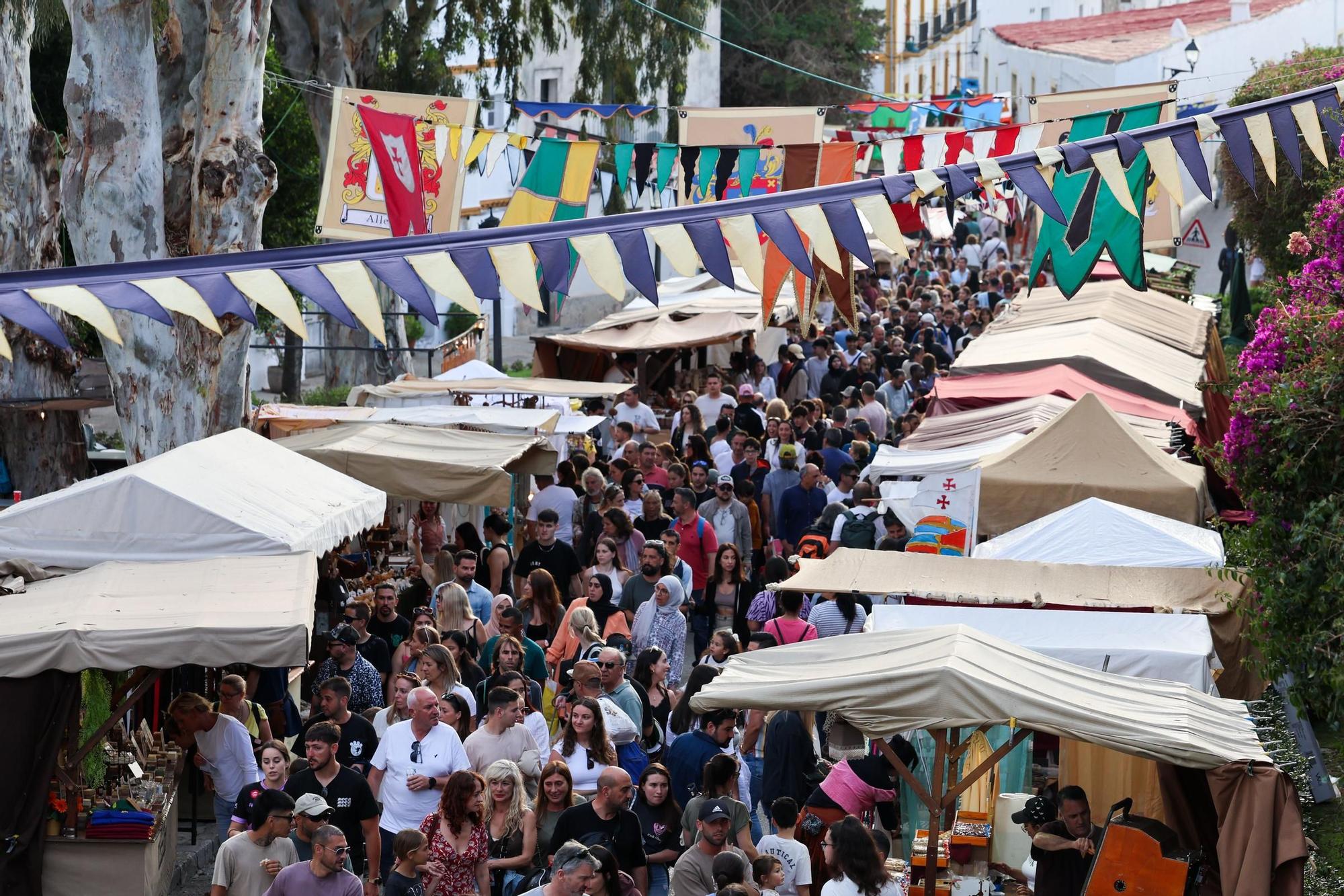 Compras de último día en la feria Eivissa Medieval