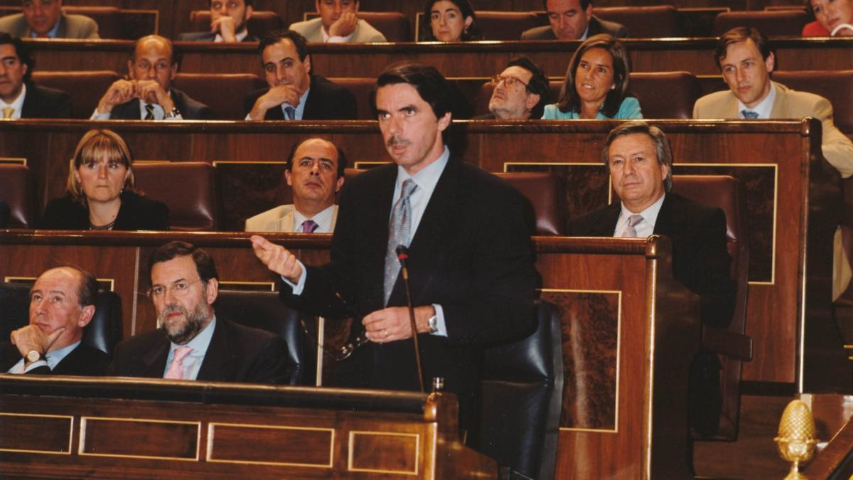 El expresidente del Gobierno, José María Aznar, durante el debate sobre el Estado de la Nación en 2002