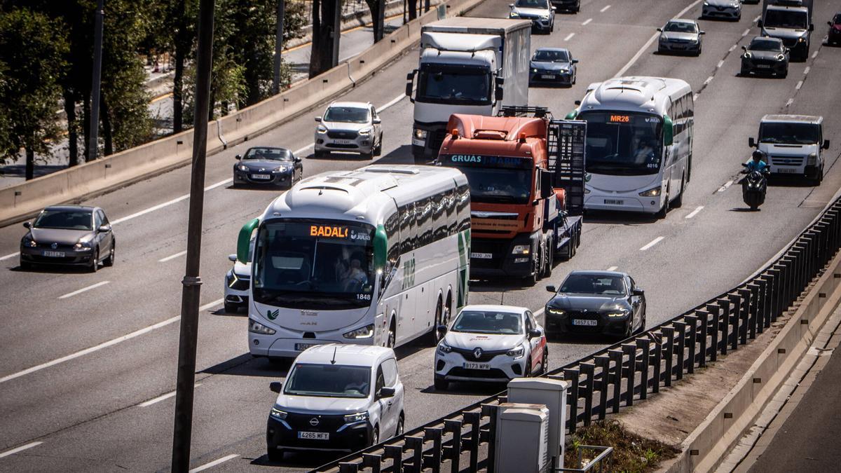 Autobuses interurbanos circulando hacia Barcelona.