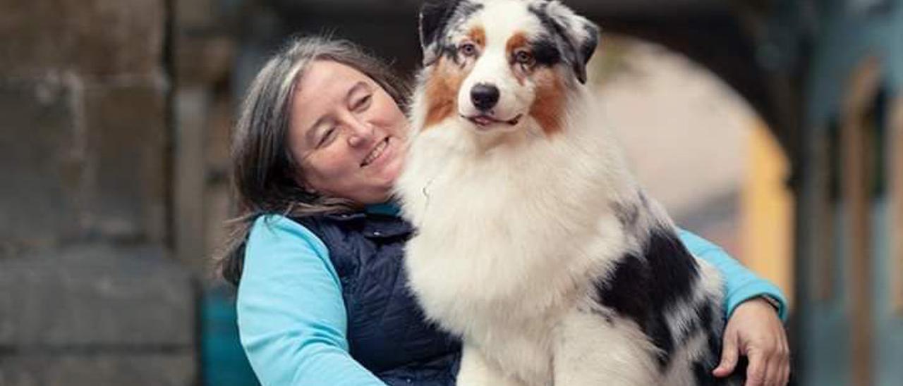 Sonsoles Hevia de la Noval con su perro &quot;Jagger&quot;,  que ha conquistado el campeonato del mundo en la raza de pastores australianos este fin de semana en Madrid.