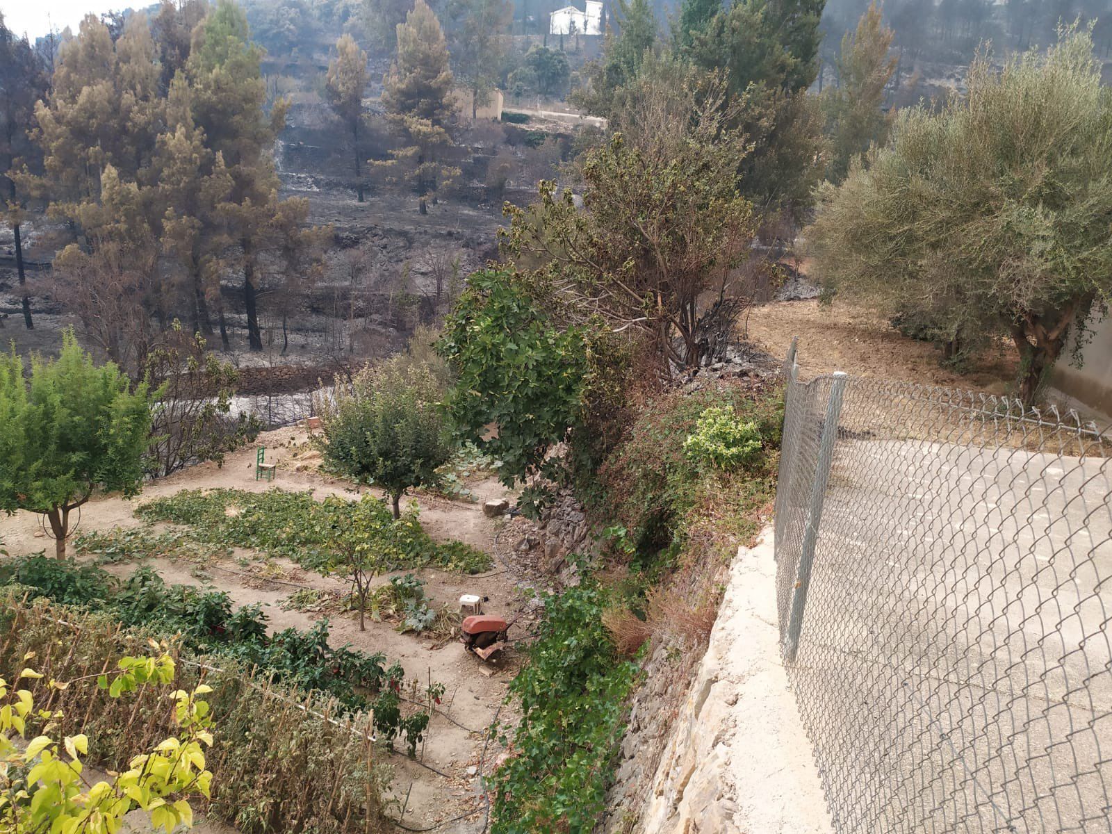 Así se encuentran las calles de Bejís tras ser evacuado por el incendio