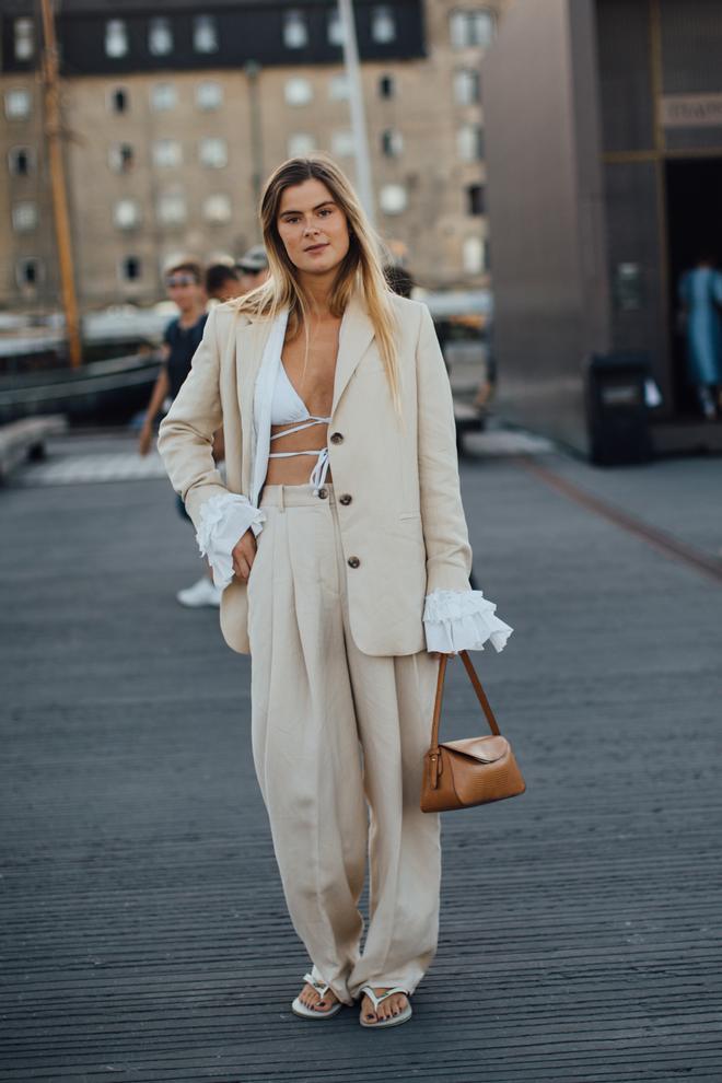 Street style con chanclas