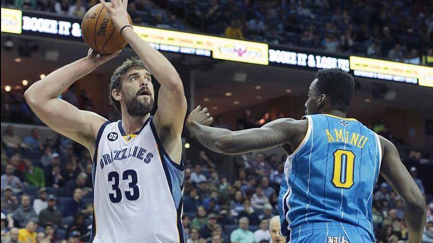 El &#039;doble-doble&#039; de Marc Gasol no sirve ante los Hornets