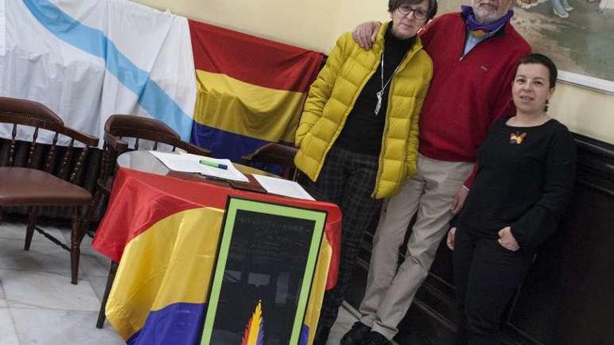 Rosa Torres, Manolo Sueiro y Graciela Rojo, en el Liceo. // Brais Lorenzo