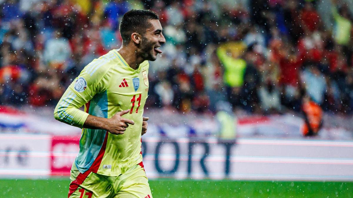 Ferran Torres celebra su gol, que era el 1-4 de España a Suiza en Ginebra.