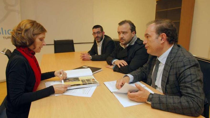 Castro, Vilariño, Cuiña y Crespo, ayer, en la sede de la Axencia Galega de Turismo. // Xoán Álvarez