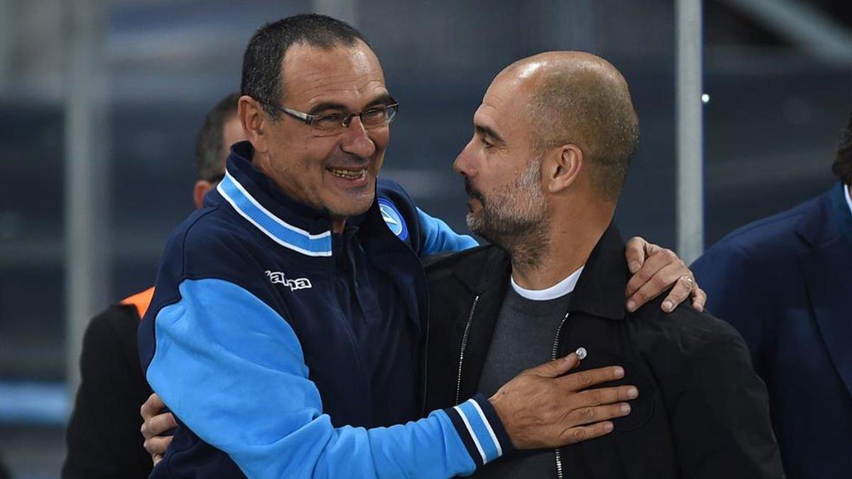 Sarri y Guardiola, saludándose antes de un partido