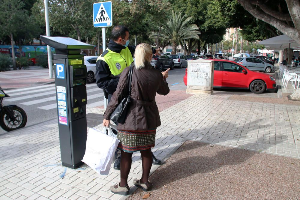 Entra en funcionamiento la zona azul en varias calles de Huelin