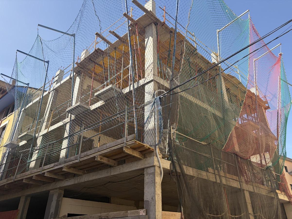 Un edificio en construcción.