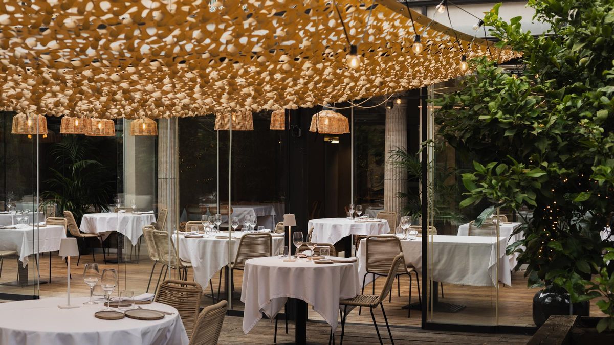 La terraza del restaurante Dos Cucharas de Barcelona.