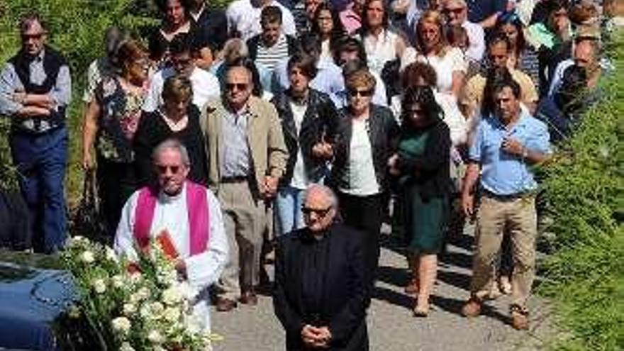 Multitudinaria despedida al joven músico de Salceda