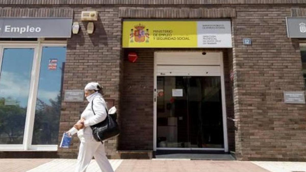 Exterior de una oficina de empleo en Santa Cruz de Tenerife.