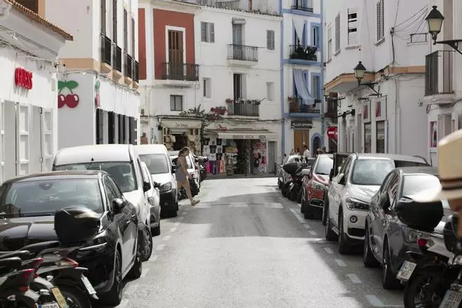 Coches en Ibiza: unos 2.000 entraban a la Marina en agosto entre las ocho de la tarde y las dos de la madrugada