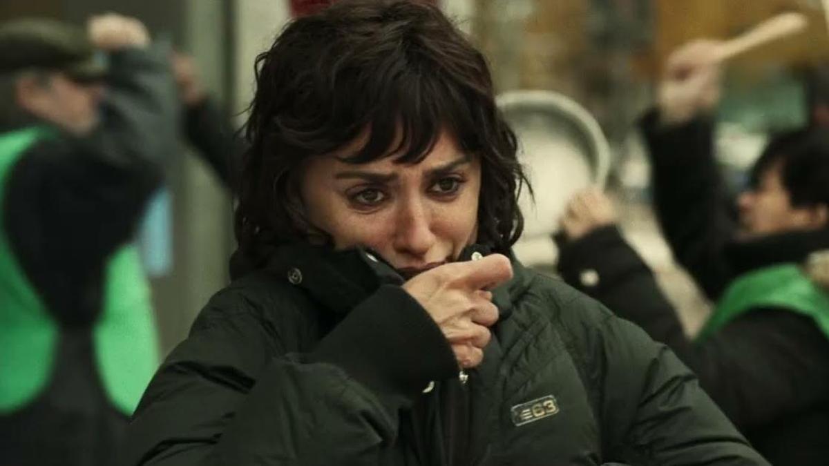 Penélope Cruz se enfrenta al drama social de los desahucios en 'En los Márgenes'.