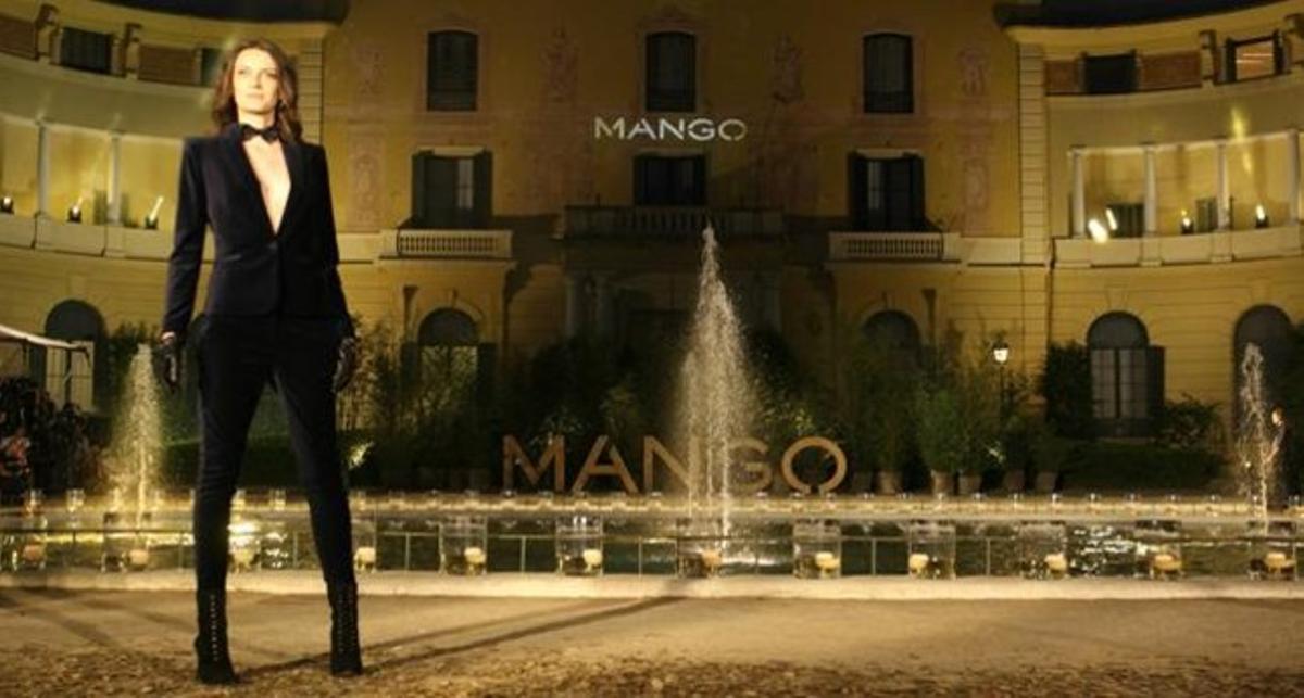 Una model a la desfilada de Mango en la setmana de la moda de Barcelona. Una model a la desfilada de Mango en la setmana de la moda de Barcelona.
