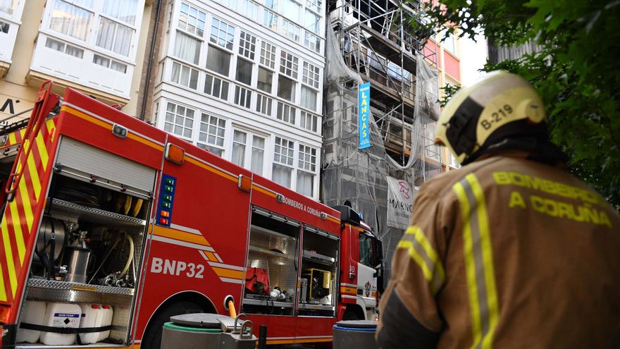 Un incendio en un edificio ocupado de la calle Barrera obliga a desalojar otros seis inmuebles