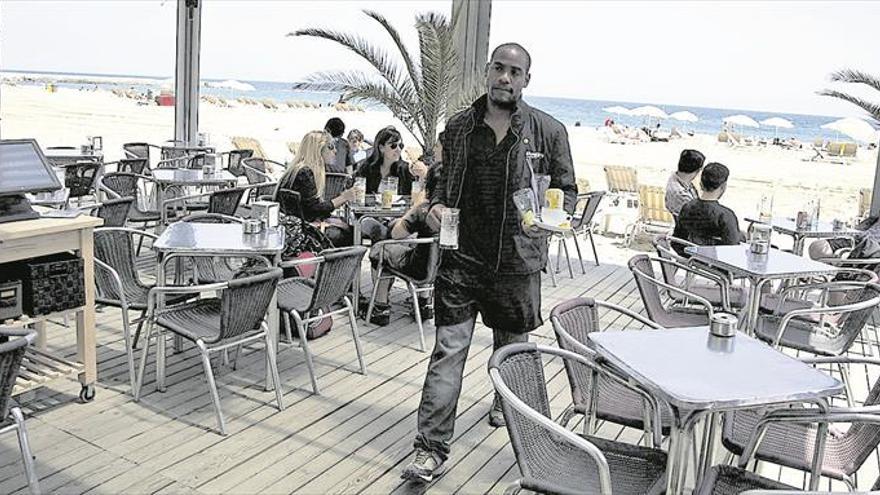 Ashotur alerta de negocios en riesgo en Castellón por el pago de horas extra