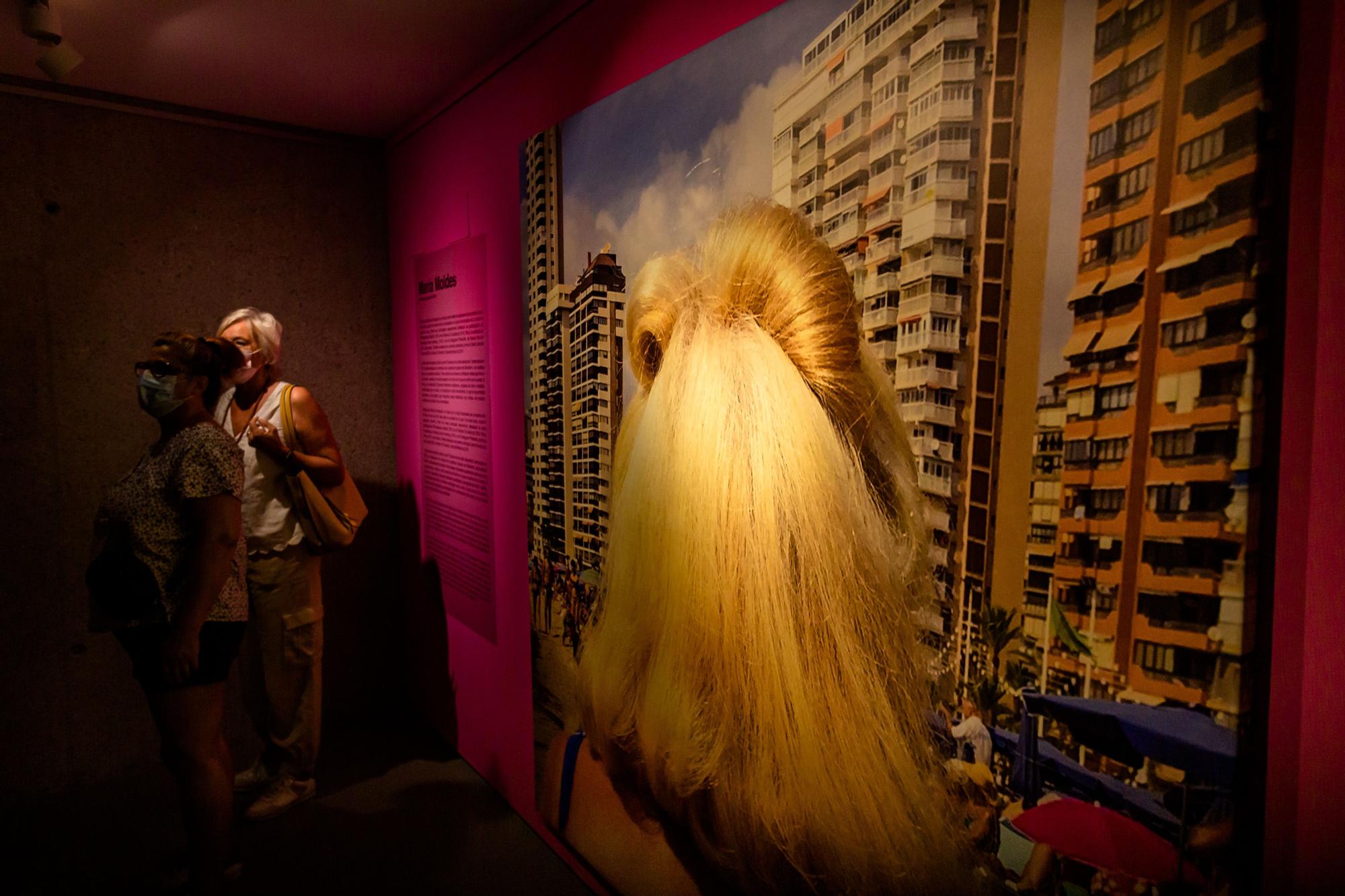 Inauguración de la exposición de Cristina de Middel, Martin Par y María Moldes en Benidorm