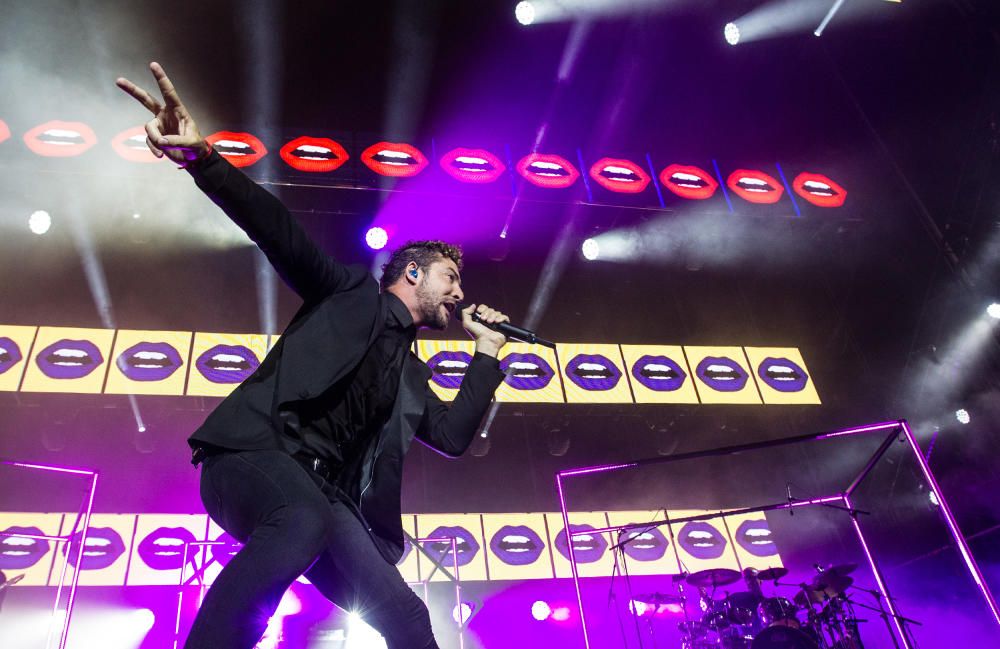 El almeriense inauguró los conciertos de verano de la provincia en una abarrotada Plaza de Toros.