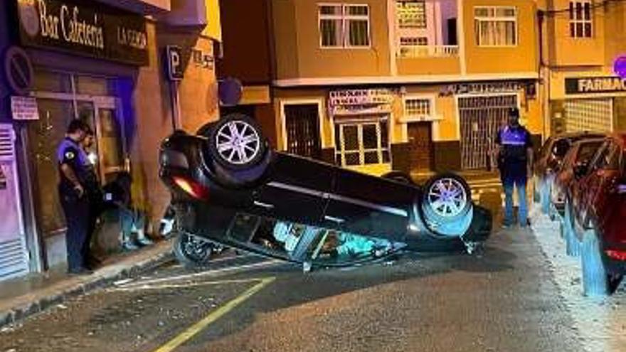 Triplica la tasa de alcohol y vuelca el coche en Las Palmas de Gran Canaria