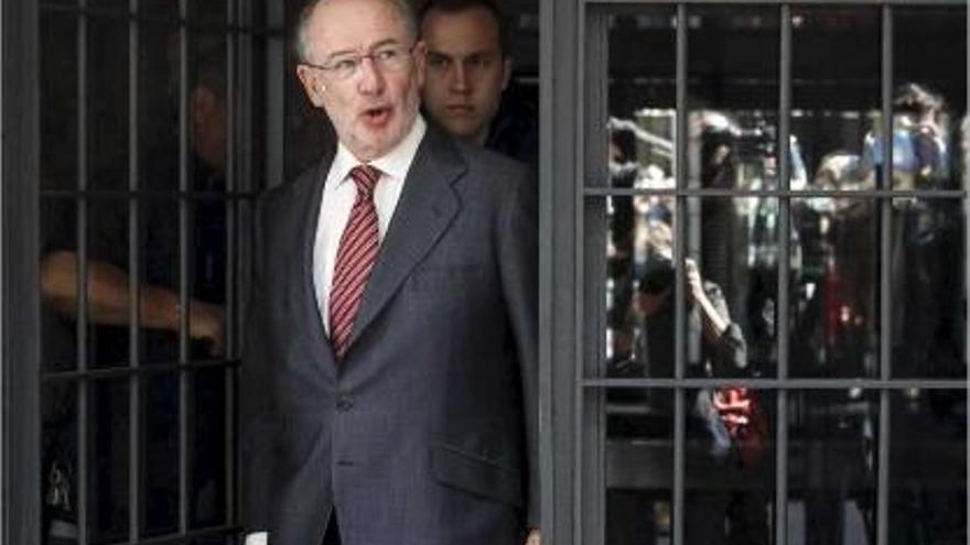 Rodrigo Rato, sortint de declarar davant el jutge en una foto d&#039;arxiu.