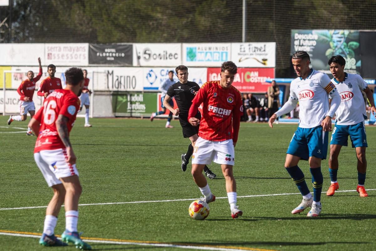 Todas las imágenes de la caída de la SD Ibiza ante Espanyol B