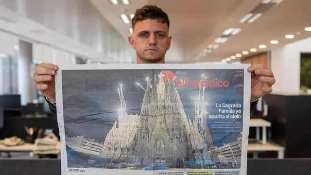 Detrás de cámaras: así se hizo la doble portada especial y la cobertura de El Periódico para la bendición del Papa en la Sagrada Familia