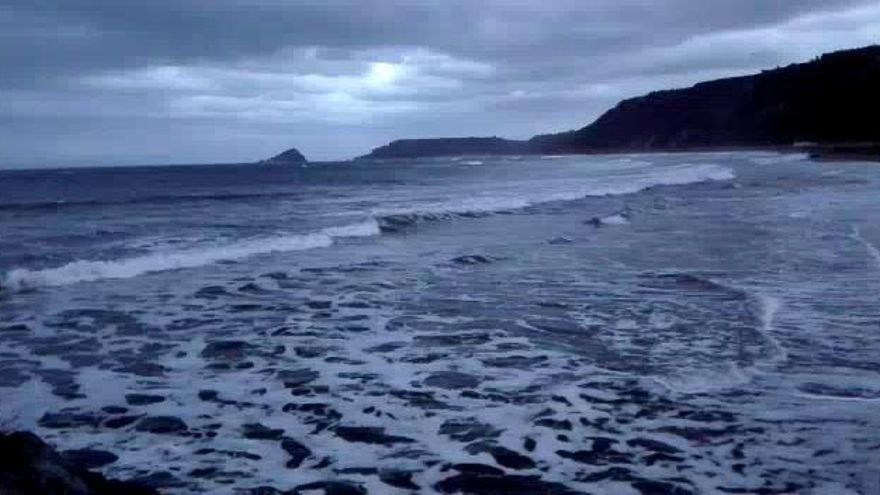 Calma en la costa asturiana a primera hora de la mañana