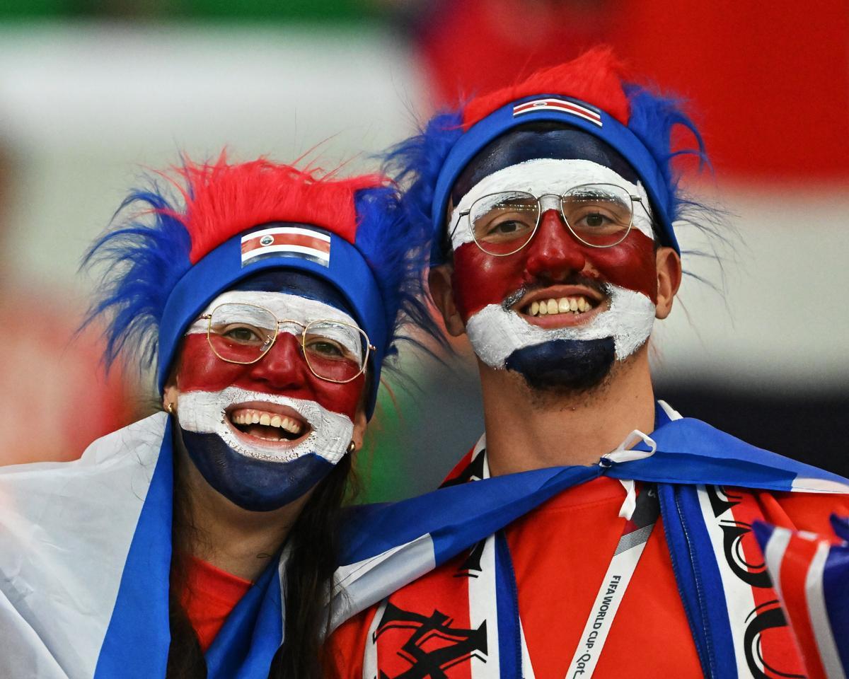 Doha (Qatar), 23/11/2022.- Fans of Costa Rica ahead of the FIFA World Cup 2022 group E soccer match between Spain and Costa Rica at Al Thumama Stadium in Doha, Qatar, 23 November 2022. (Mundial de Fútbol, España, Catar) EFE/EPA/Noushad Thekkayil