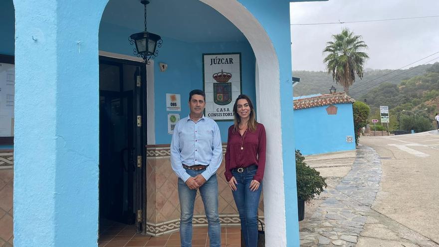 La delegada territorial de Justicia, Administración Local y Función Pública, Teresa Pardo, en una visita a Júzcar (Málaga)