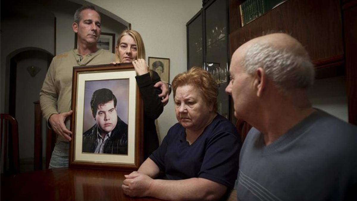 Los familiares de Freddy Palomar, uno de los usuarios explotados por la Fundació Clavell y que falleció la semana pasada.