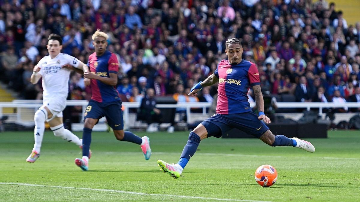 Raphinha marca el 3-2 del Barça al Madrid en Montjuïc tras asistencia de Pedri.