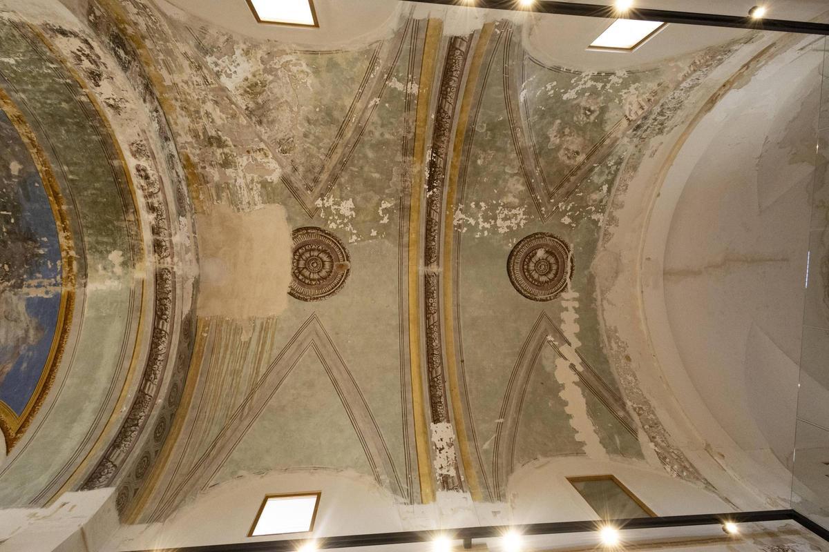 Un detalle de las pinturas de la bóveda.