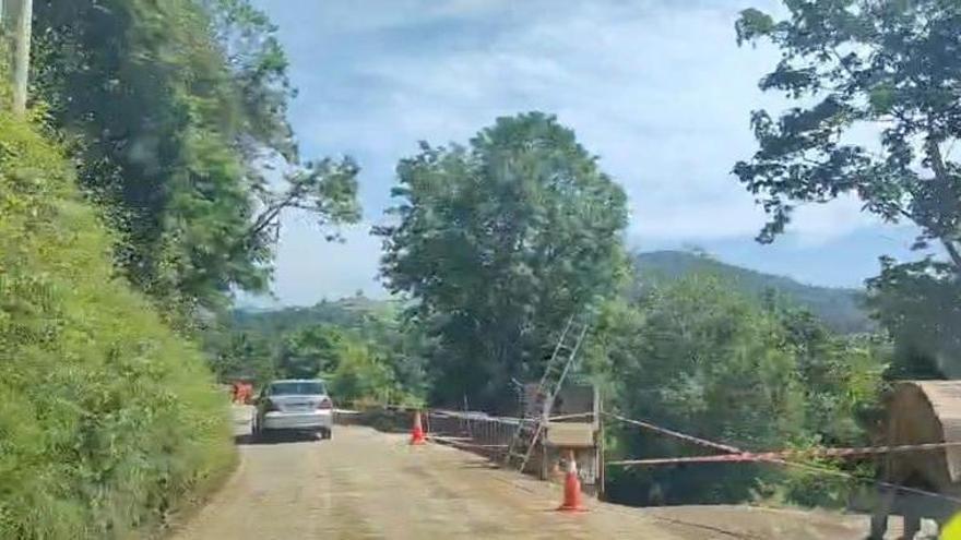 Así se ve el hundimiento de la carretera entre Grado y Avilés