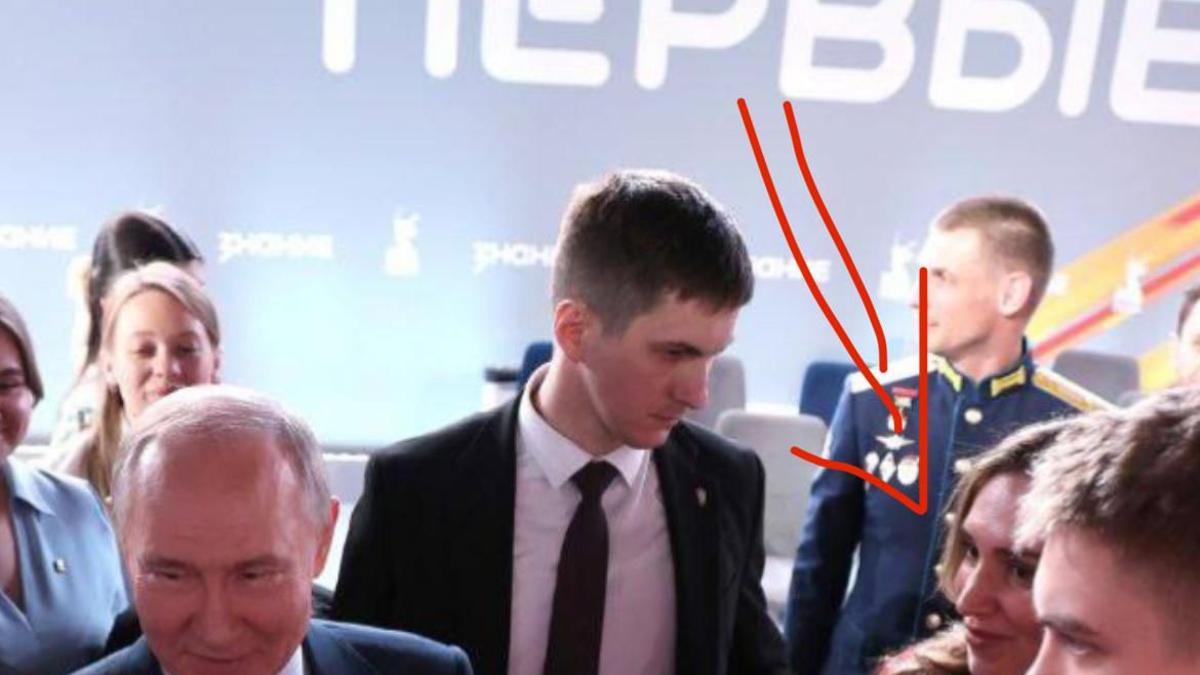Victoria Samoilova, junto a Vladímir Putin en el foro 'Snanie.Pervie' celebrado en Moscú.