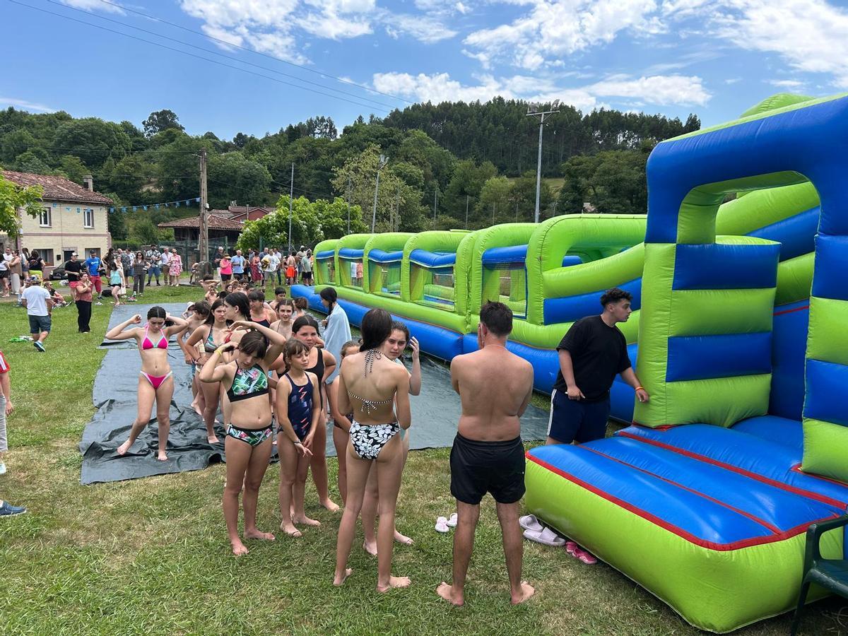 EN IMÁGENES: Parrilladas multitudinarias y chapuzones refrescantes en las fiestas de Pillarno