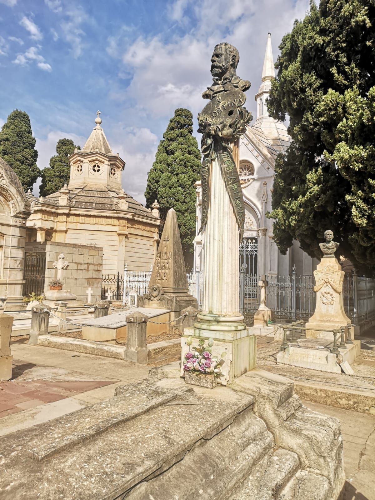 Valencianos ilustres en el Cementerio General