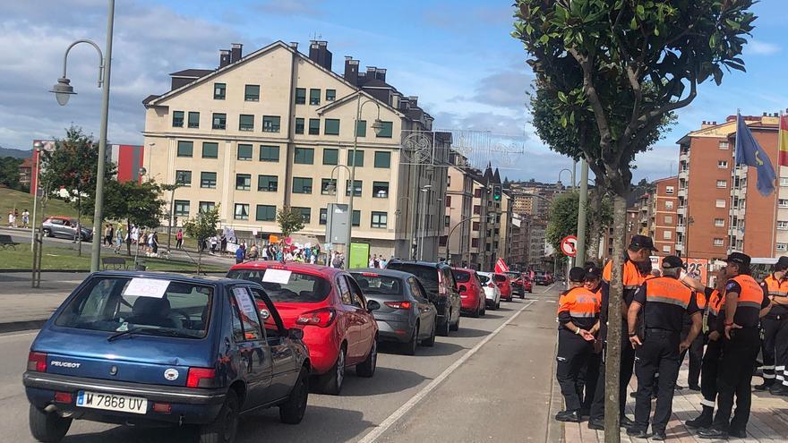 En imágenes: Sindicatos y trabajadoras de ayuda a domicilio protagonizan el inicio del Día de Asturias en Corvera