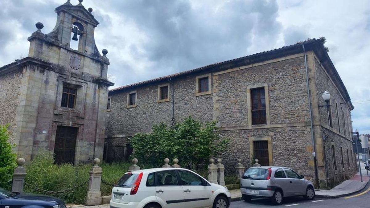 La torre y capilla de los palacio de los Peón.