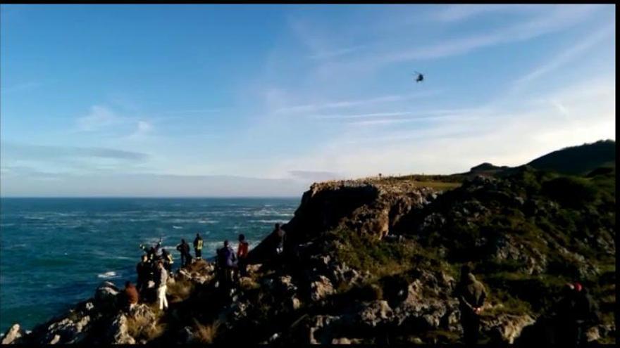 Búsqueda de un pescador que cayó al mar en Llanes