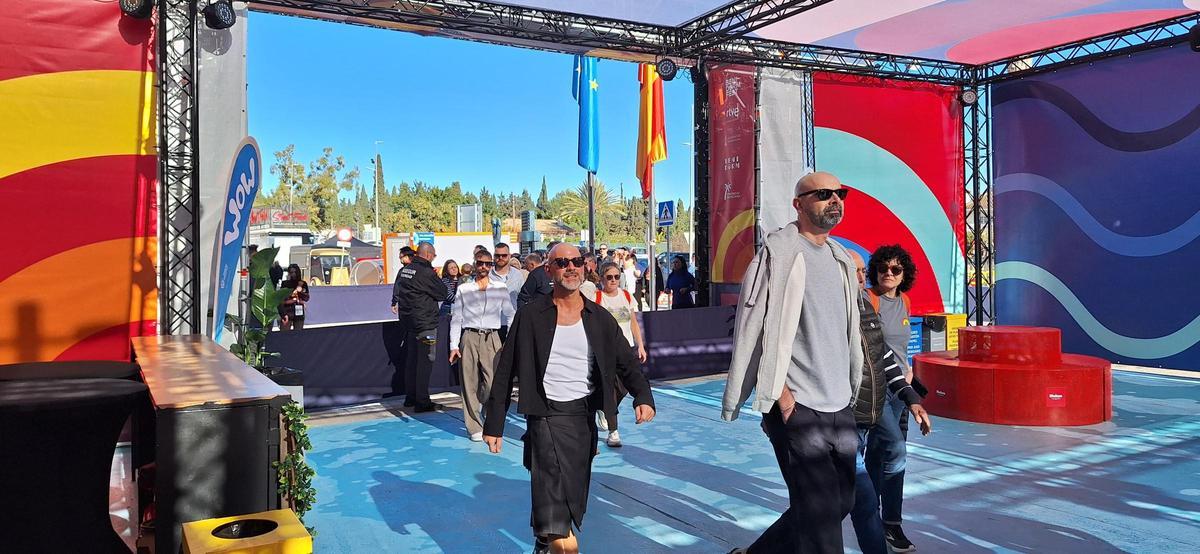 El público visita el escenario del Benidorm Fest