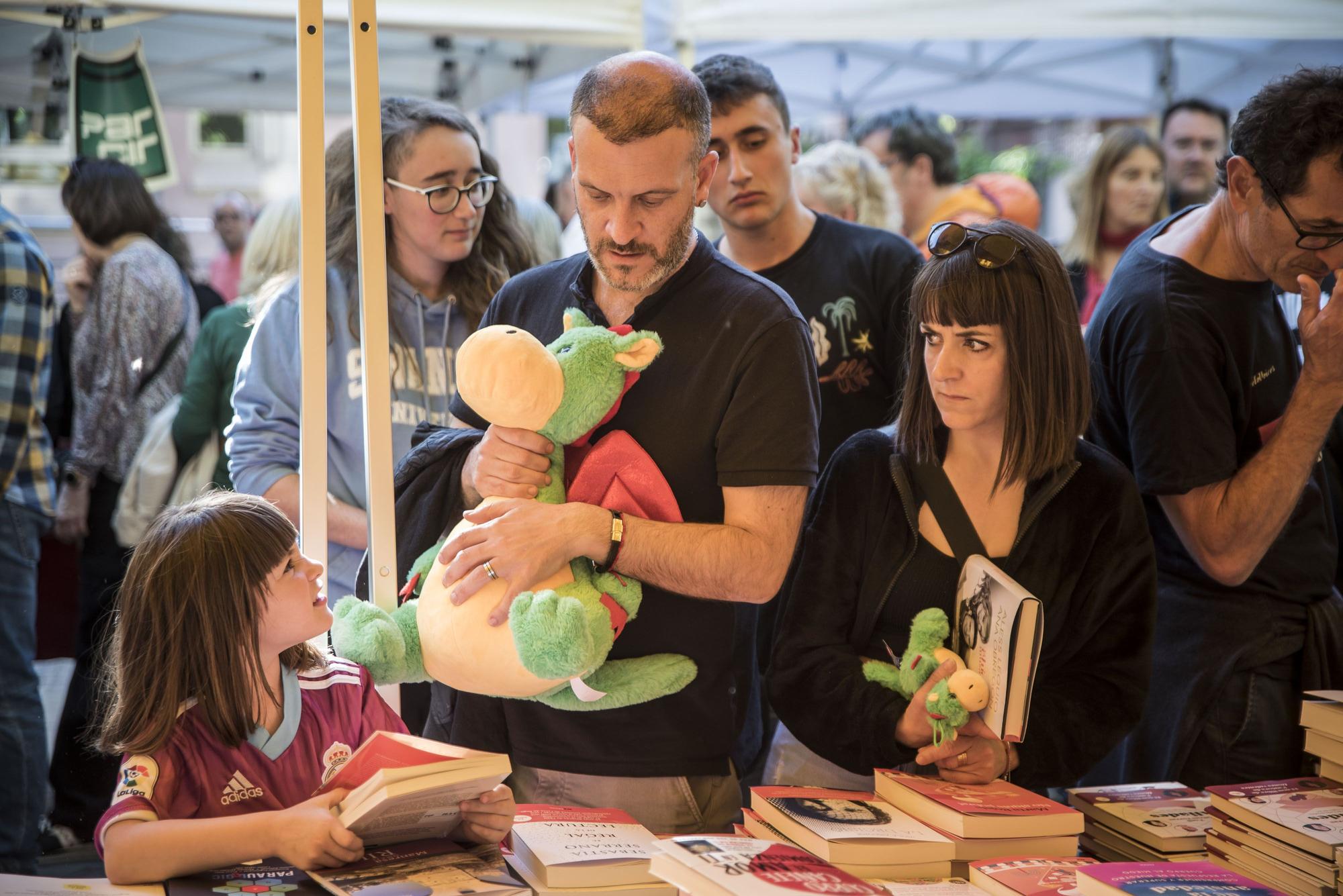 Totes les fotos de la diada de Sant Jordi 2023 a Manresa