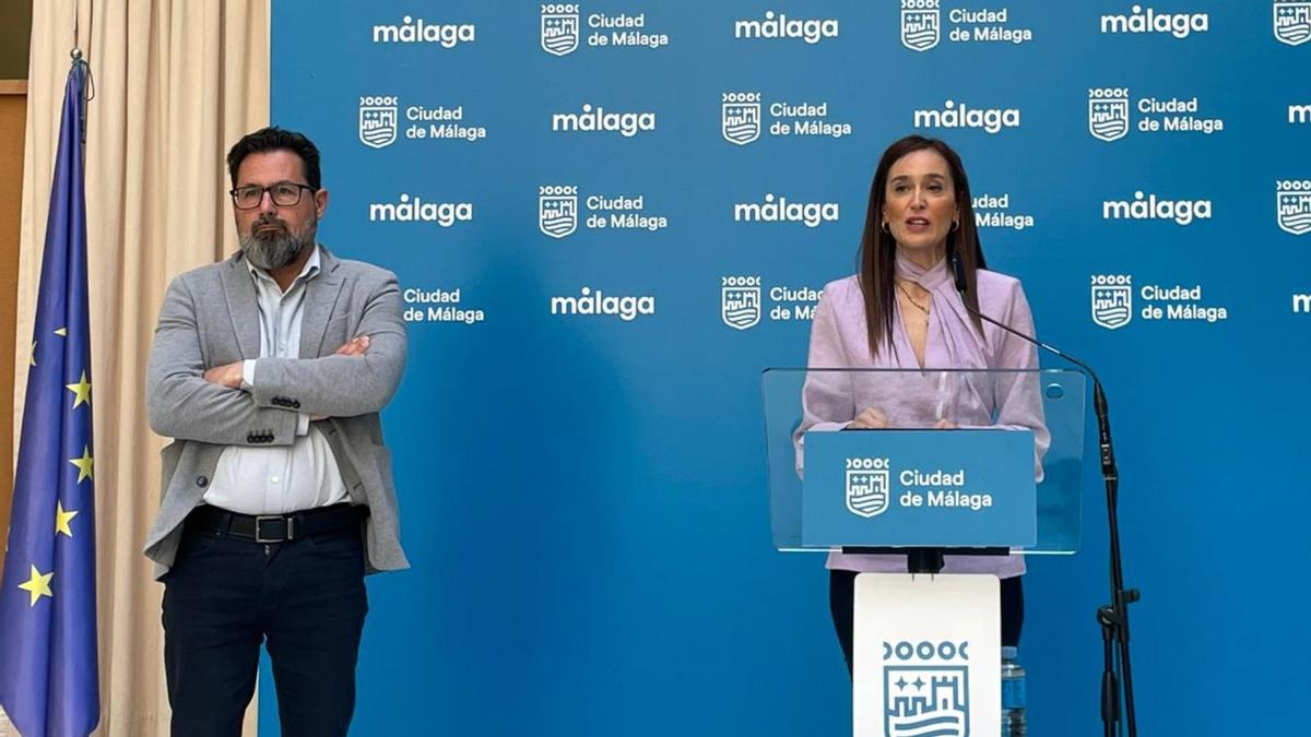 Francisco Pomares, concejal de Vivienda, y Elisa Pérez de Siles, portavoz del equipo de Gobierno